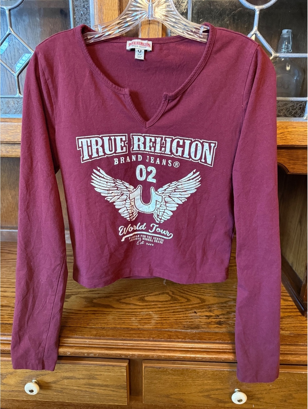 True Religion Crop Top M Burgundy Long Sleeve Y2K Wings Horseshoe Logo Graphic